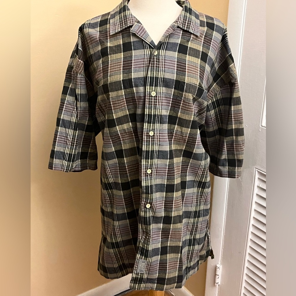 G H Bass button down shirt sleeve shirt. Size XL.